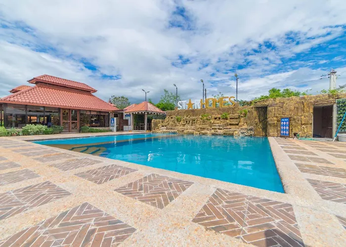 Reddoorz Plus @ Starhomes Olivianville