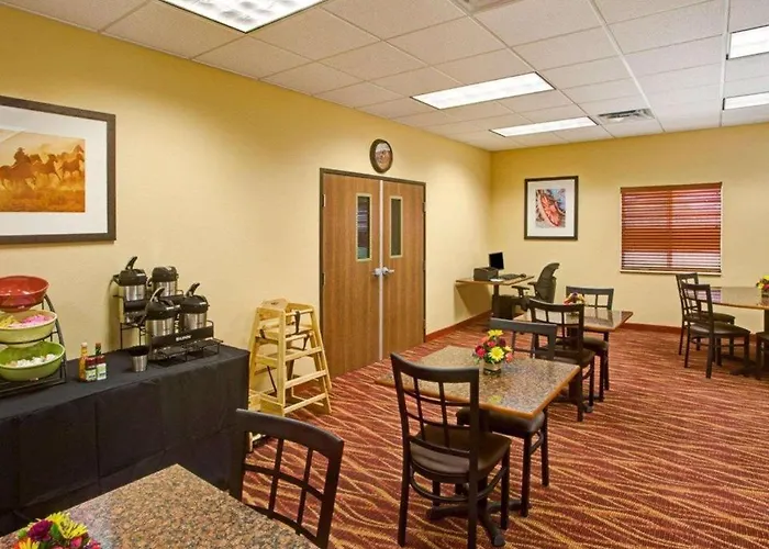 Rodeway Inn & Suites
