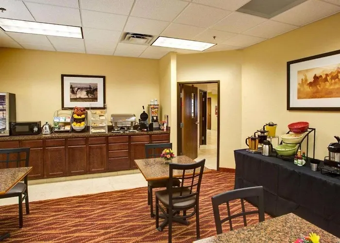 Rodeway Inn & Suites