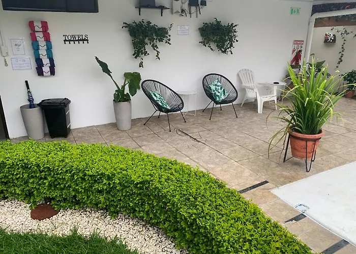 Berlor Airport Inn