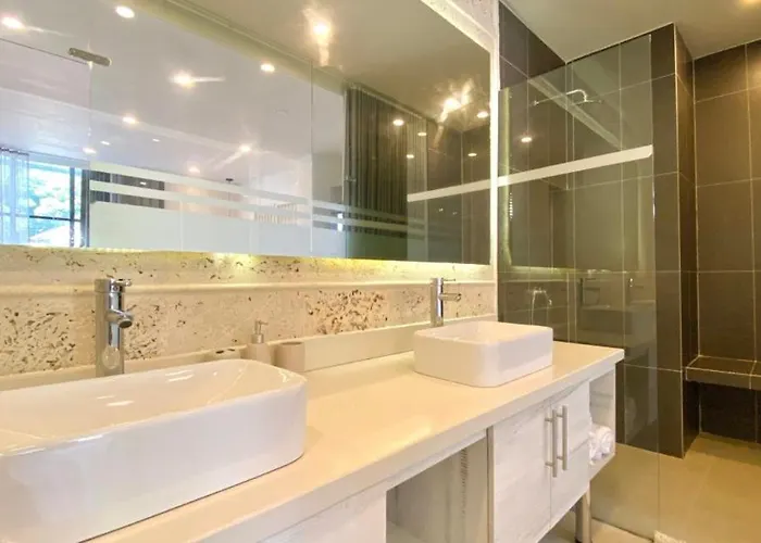 Beautiful 1Br Suite 105