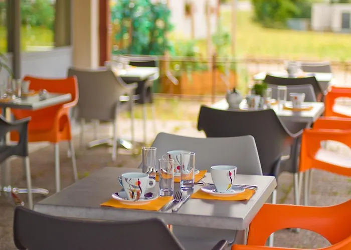 Logis Hotel Restaurant De La Madeleine