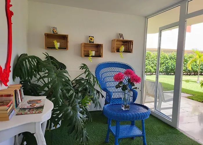 Las Camelias Apartments