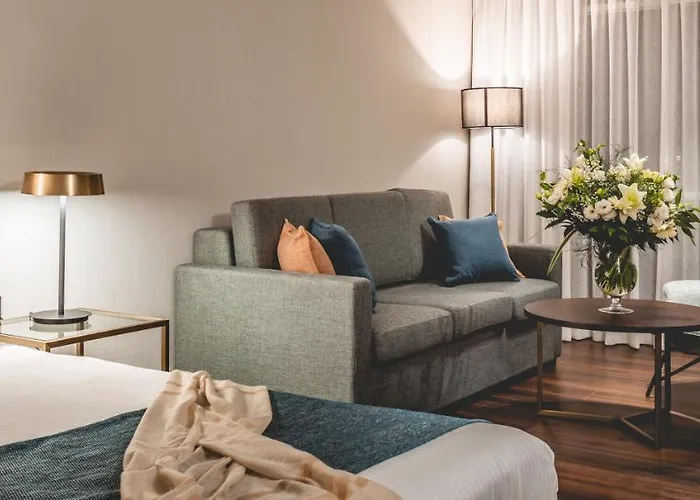 The Seasons Hotel -Studio & Suite
