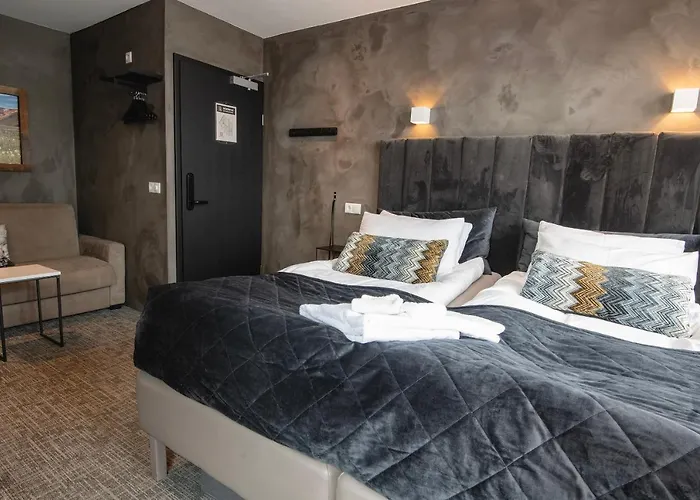 B14 Apartments & Rooms