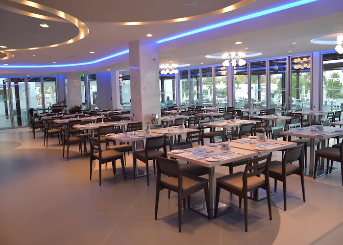 Vassos Nissi Plage Hotel&Spa