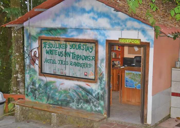 Hotel Tres Banderas