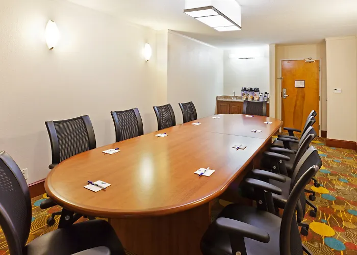 Holiday Inn Express & Suites Greensboro - I-40 Atwendover By Ihg
