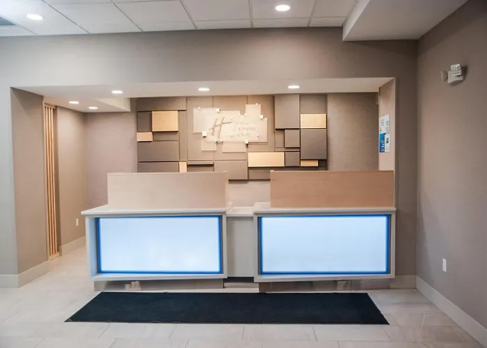 Holiday Inn Express Hotel & Suites Norfolk By Ihg