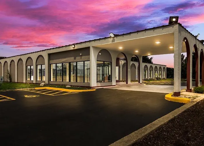 Red Roof Inn & Conference Center Chicago - N Aurora/ Naperville