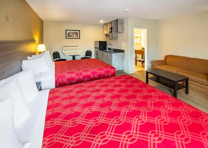 Econo Lodge Inn & Suites Pincher Creek