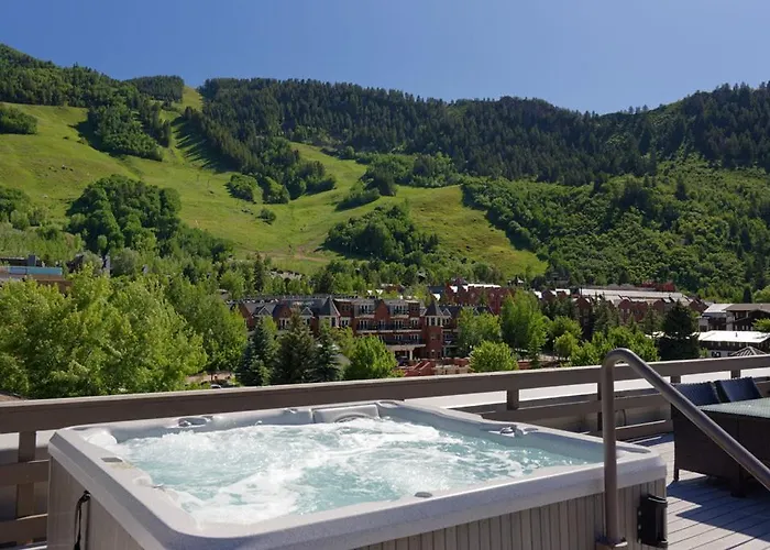 Independence Square 205, Stylish Hotel Room With Ac, Great Location In Aspen