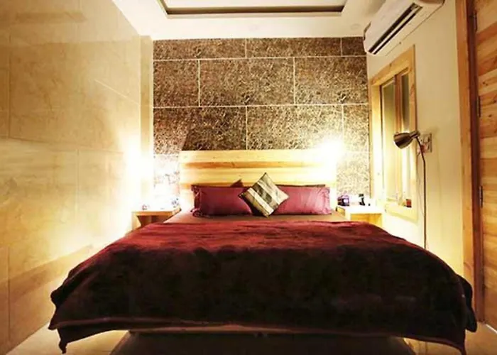 Divine Studios Rajouri Garden