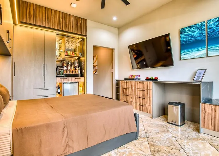 Secretjaco - Luxury Beach Front Penthouse With Pool & Jacuzzi