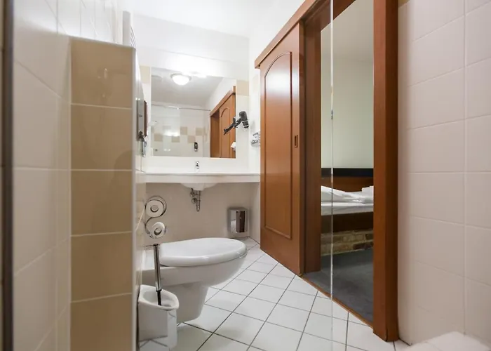 Hotel Vinar - Resort Hotel Kurdejov & Art Wine Hall