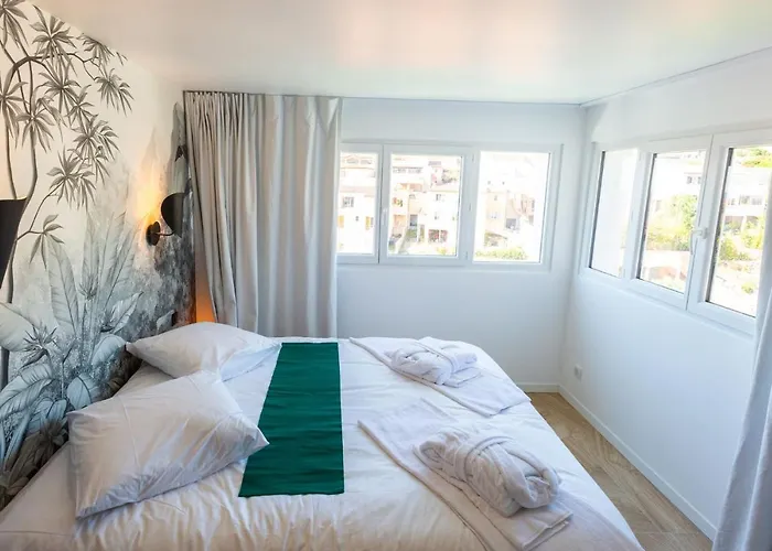 Love Room Du Mont D'Or - Baignoire Spa - Minibar Offert