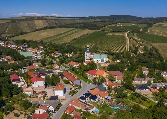 Hotel Kaskada - Resort Hotel Kurdejov & Art Wine Hall