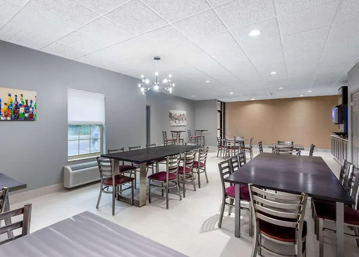 Ramada By Wyndham Sellersburg/Louisville North