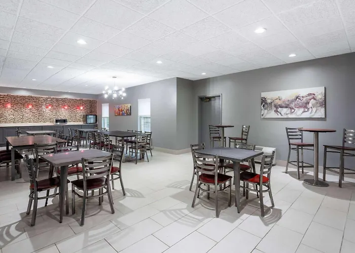 Ramada By Wyndham Sellersburg/Louisville North
