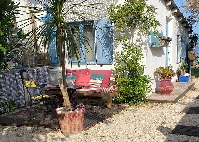 Cabanon de pêcheur en bord de lagune