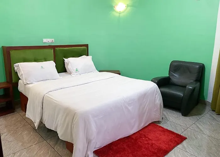 Double Twins Hotel & Suites