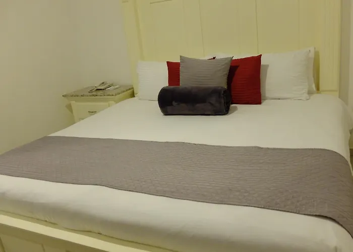 Hotel Estancia Real