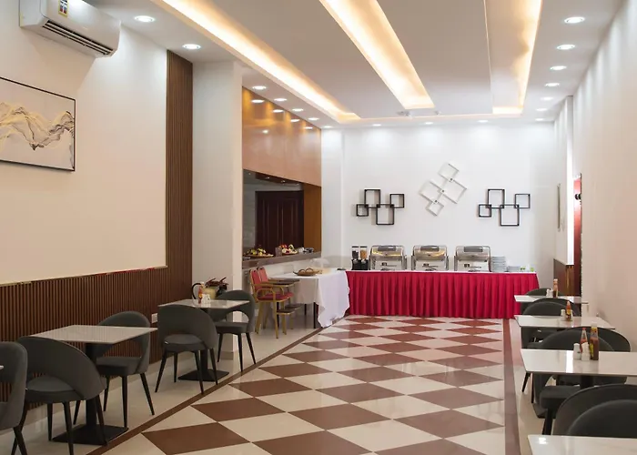 Al Ayjah Plaza Hotel