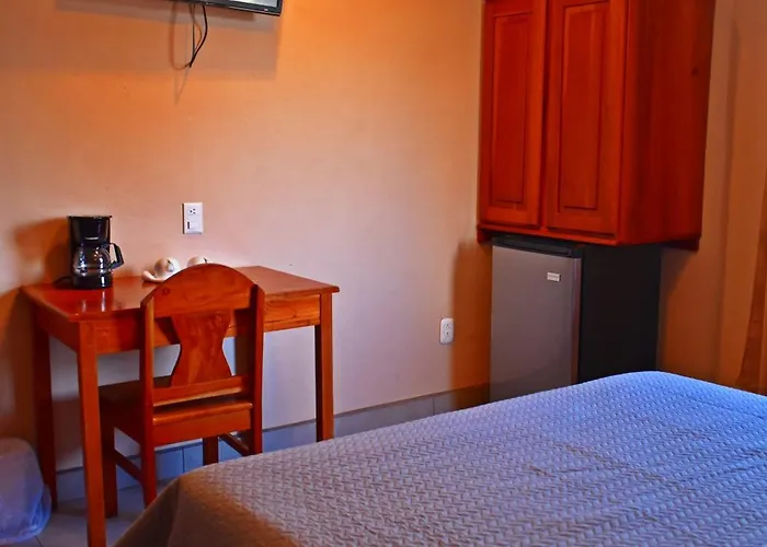 Hotel Cabinas Midey