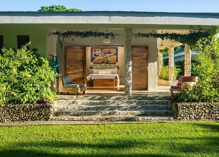 Nakatumble - Luxury Sustainable Villa With Farm