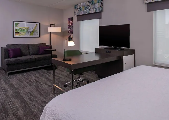 Hampton Inn & Suites Winston-Salem Downtown