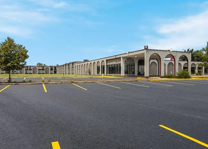 Red Roof Inn & Conference Center Chicago - Aurora Fox Valley
