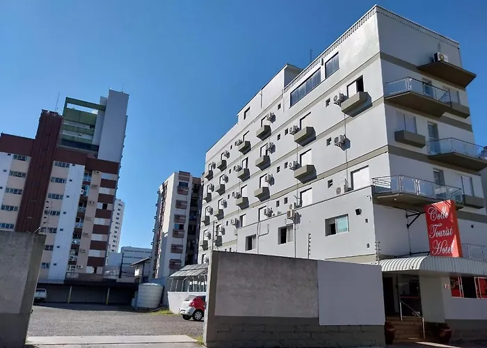 Colle Tourist Hotel Luxo