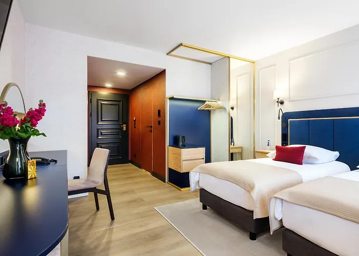 Hotel Golden Queen
