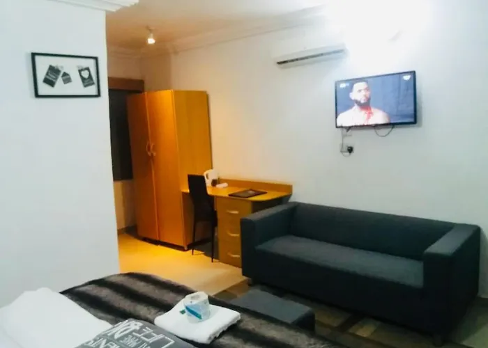 Ne-Yo Hotel & Rv Lodges