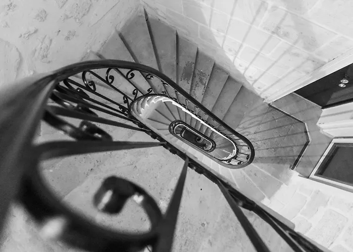 Hôtel La Tour Intendance