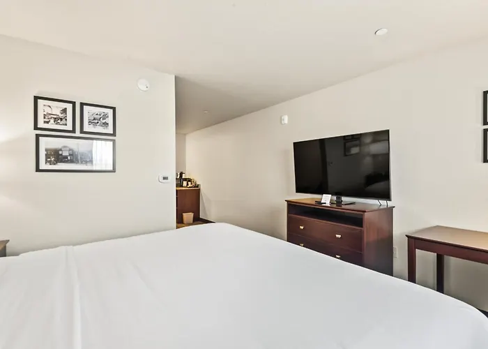 Cobblestone Hotel & Suites - Cullman