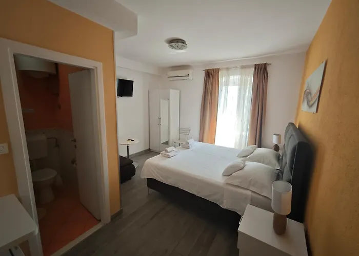 Nirvana Rooms & Apartments