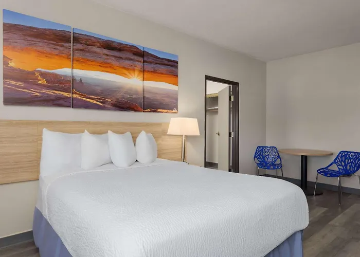 Days Inn & Suites By Wyndham Tucson/Marana