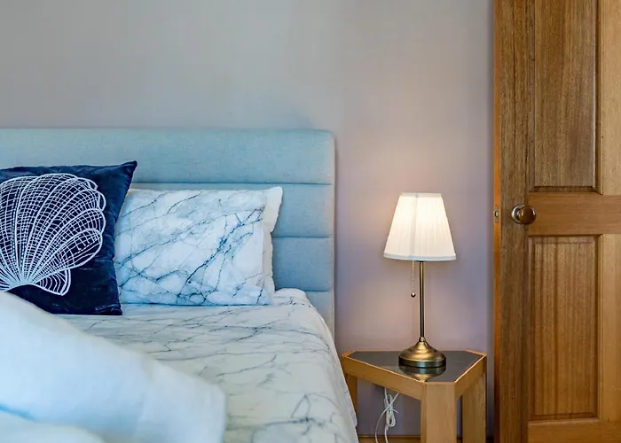 By The Sea Beachfront Apartment + Wifi