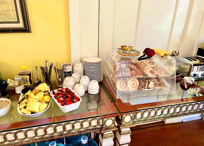 Creole Gardens Guesthouse And Inn