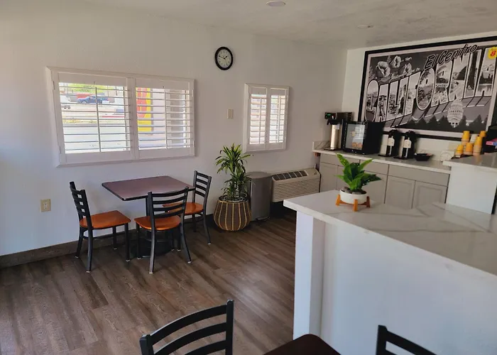 Super 8 By Wyndham El Centro North