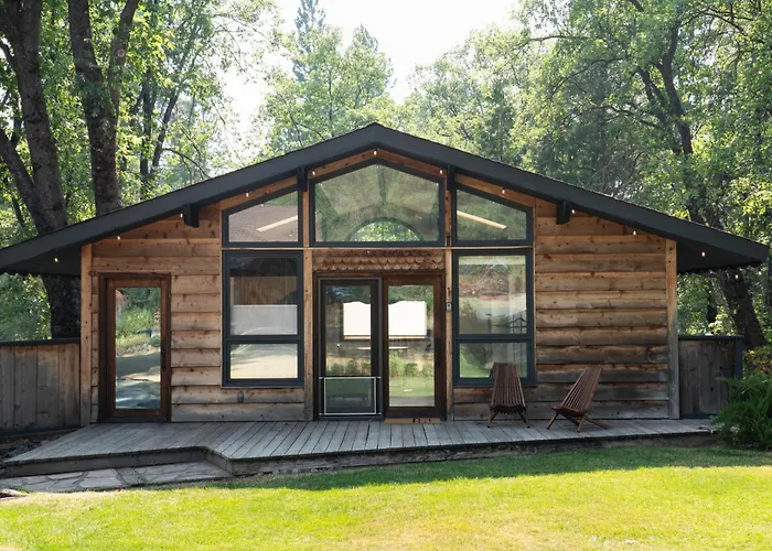 Basecamp Lodge