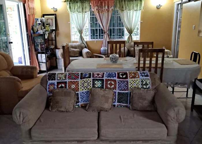 Chaudhry House Montego Bays- 2Nd Floor Apt