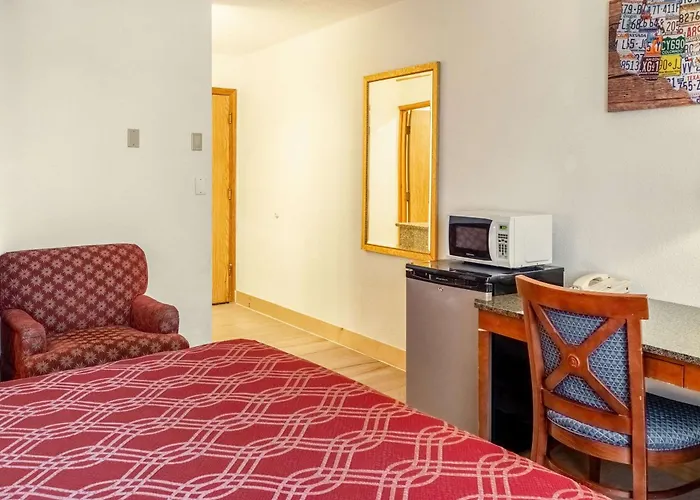 Econo Lodge Inn & Suites Madras
