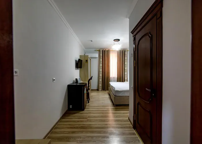 Khans Palace Hotel