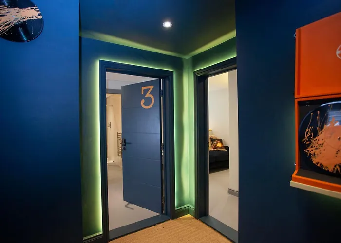 Higgihaus Aparthotel, Clare Street