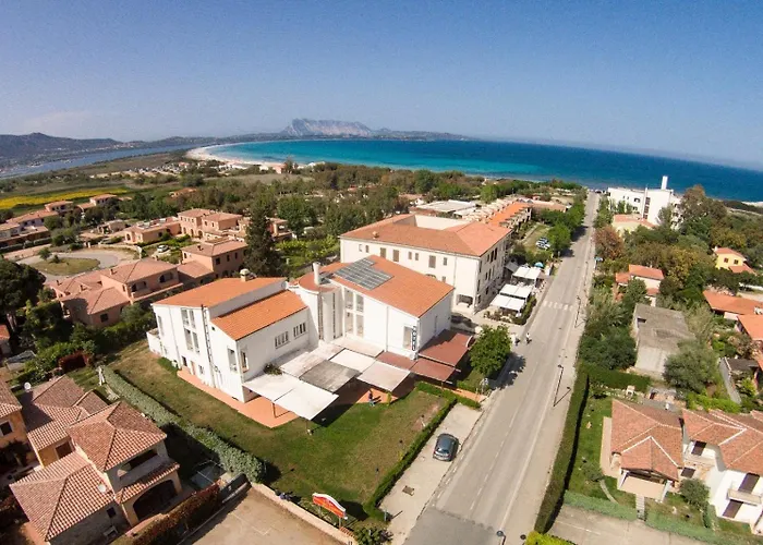 Hotel Al Faro , Spiaggia La Cinta ,San Teodoro