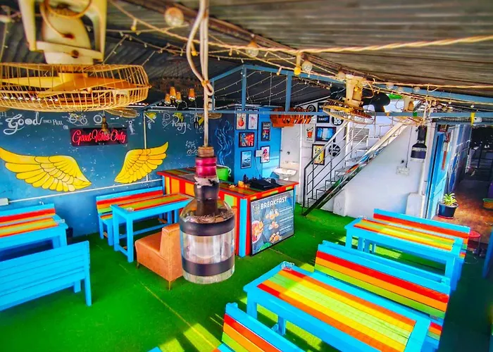 Lucky Restaurant&Guest House