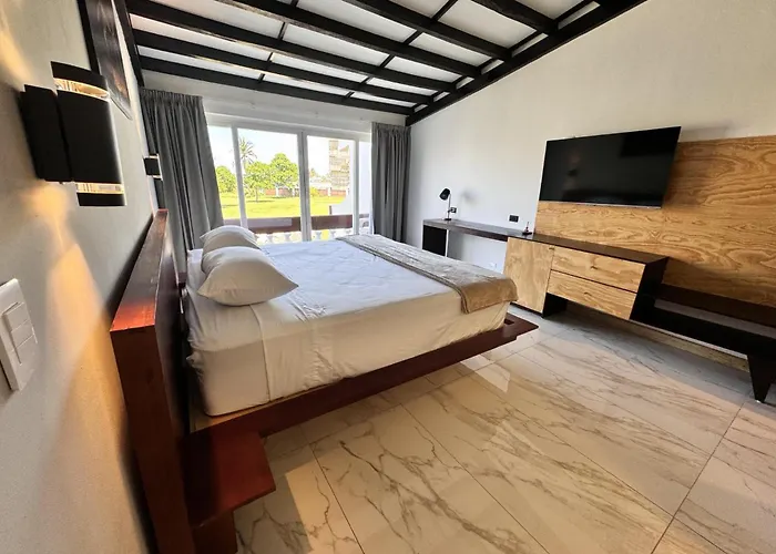 Hotel Tesoro Beach