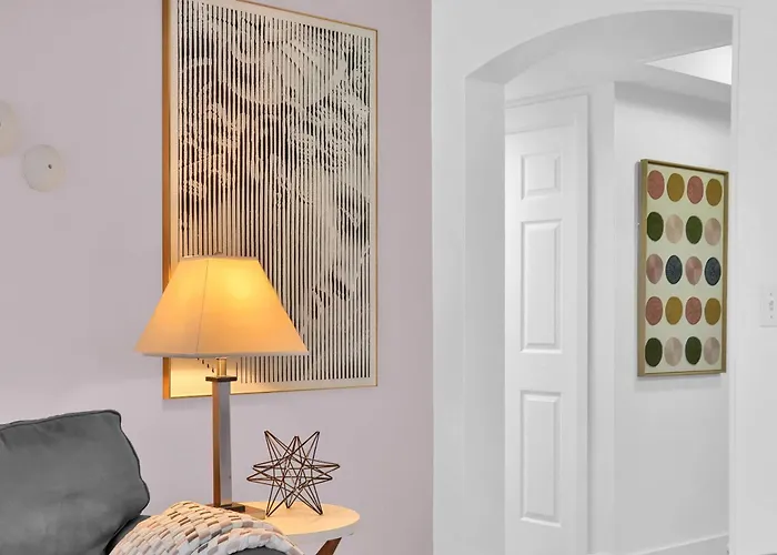 Serene Cozy Retreat With Balcony Free Parking